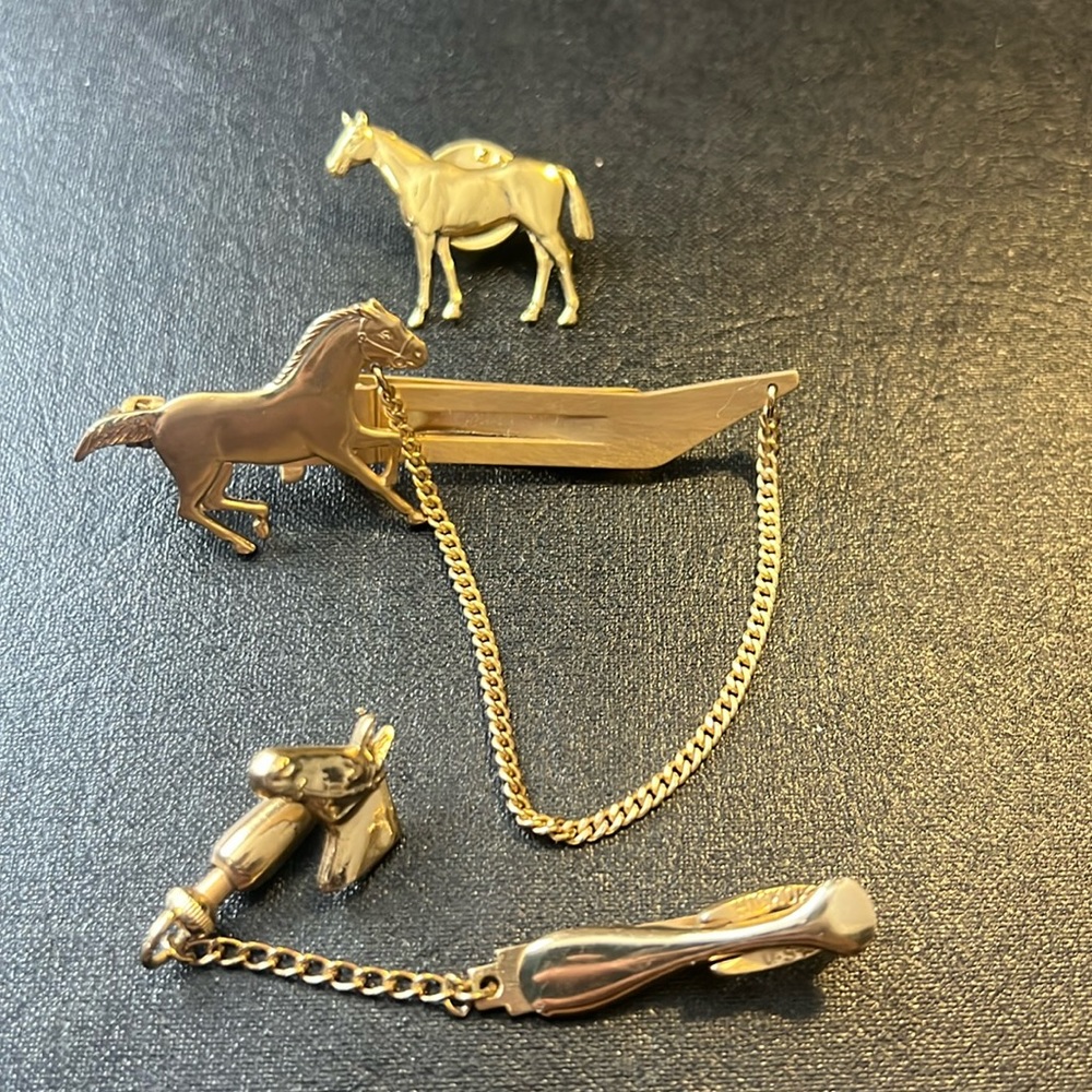 Gold tone horse pin tie tac pin bar lapel signed